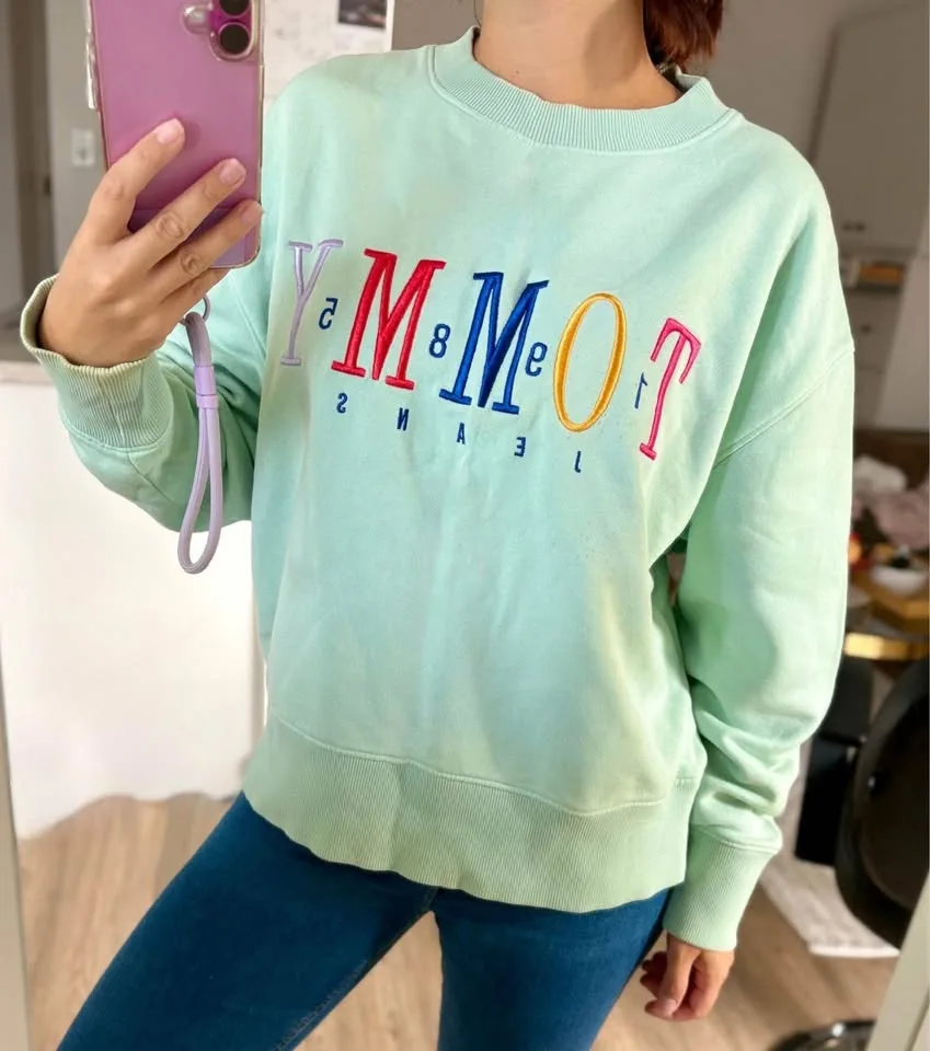 Bunch of Women’s Clothes image indicator(2)