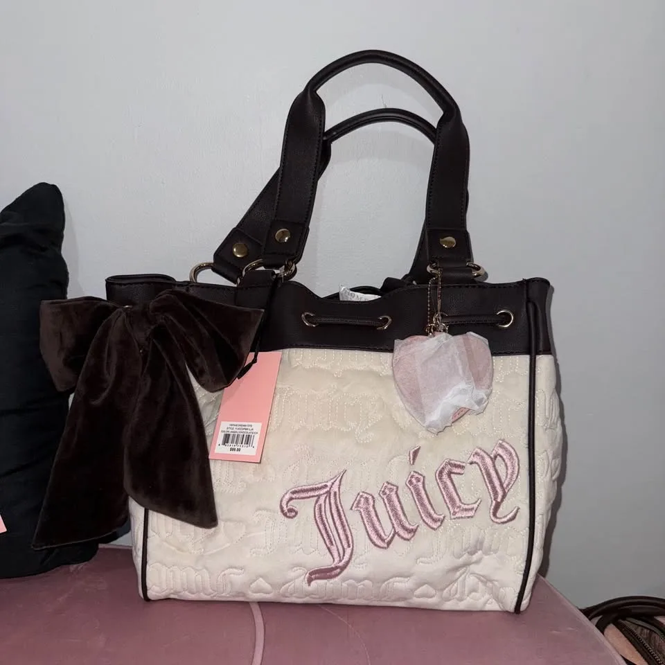 JUICY COUTURE WHITE DAYDREAMER NEW WITH TAGS image indicator(2)