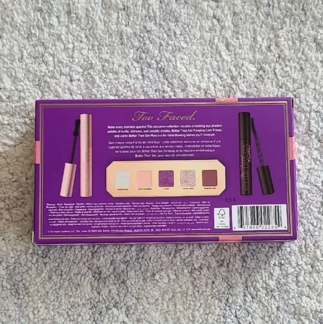 Too Faced Limited Edition Makeup Set (NIB) image indicator(2)