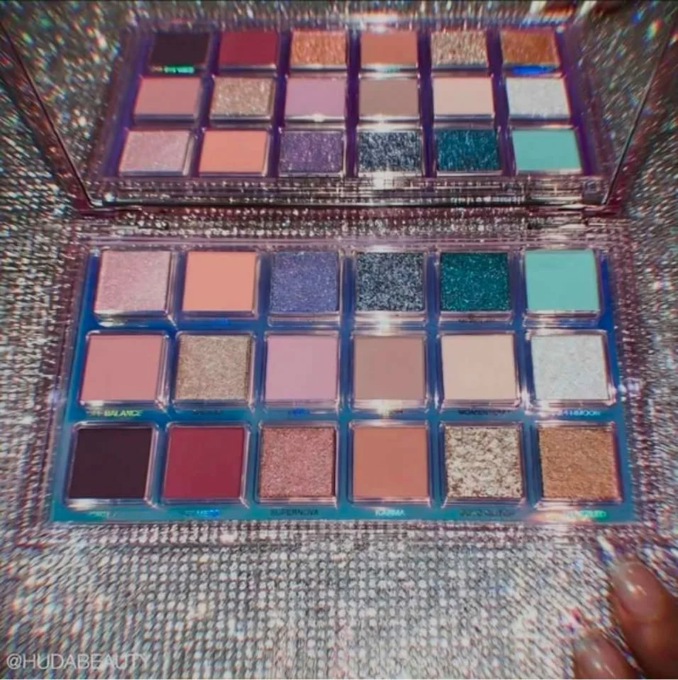 HUDA BEAUTY Mercury Retrograde Eyeshadow Palette image indicator(5)