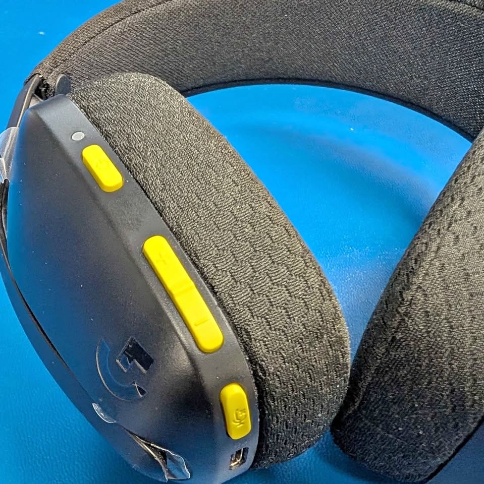 Logitech G435 wireless gaming headphones - barely used