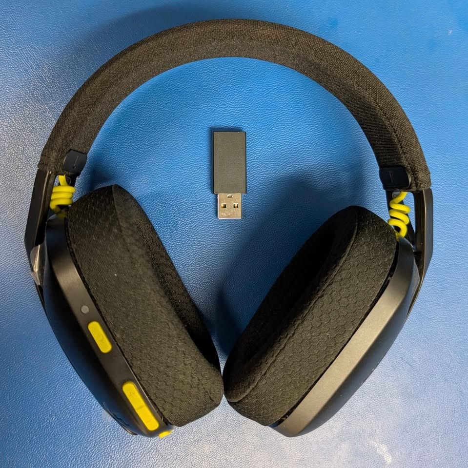 Logitech G435 wireless gaming headphones - barely used - photo 5