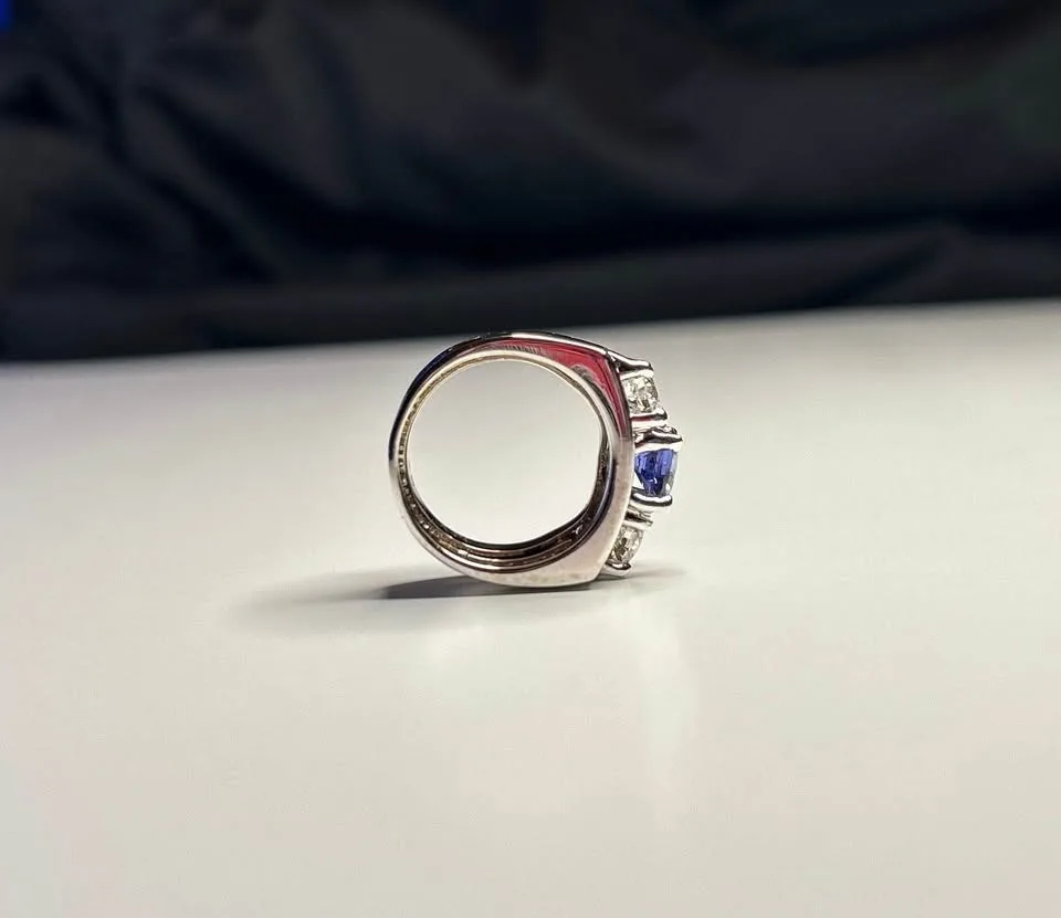 Sapphire & diamond ring image indicator(3)