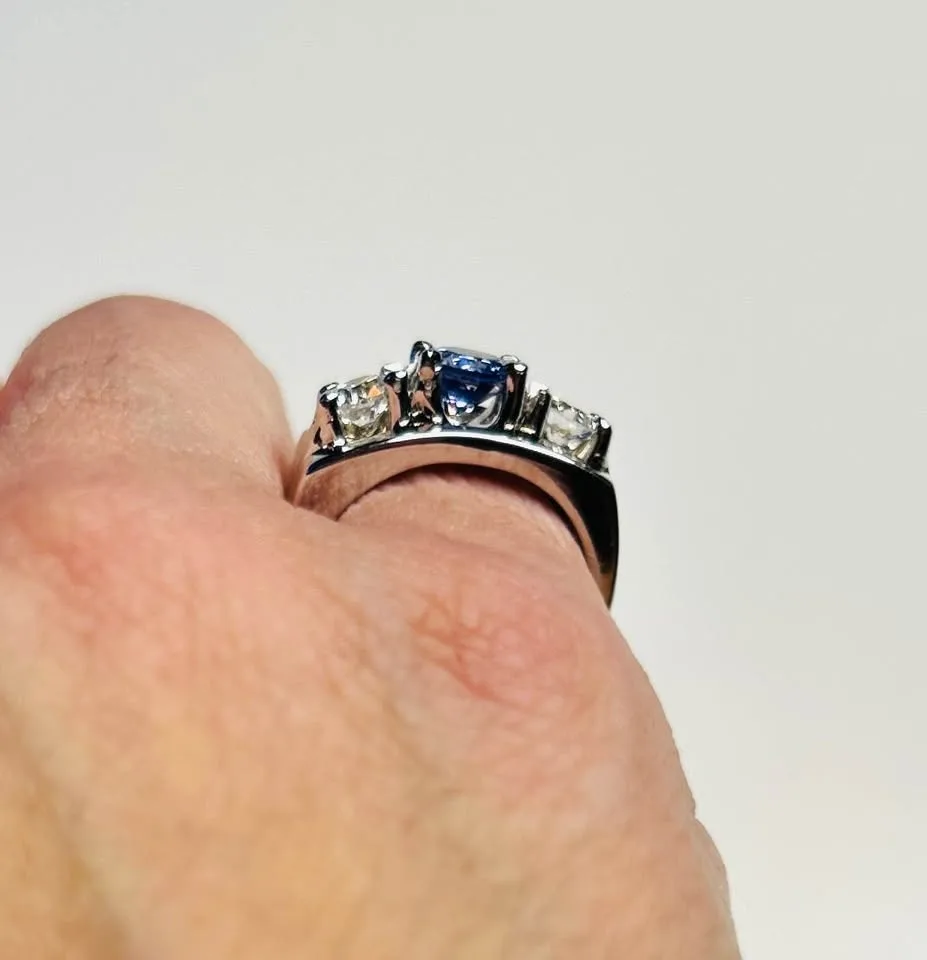 Sapphire & diamond ring image indicator(7)