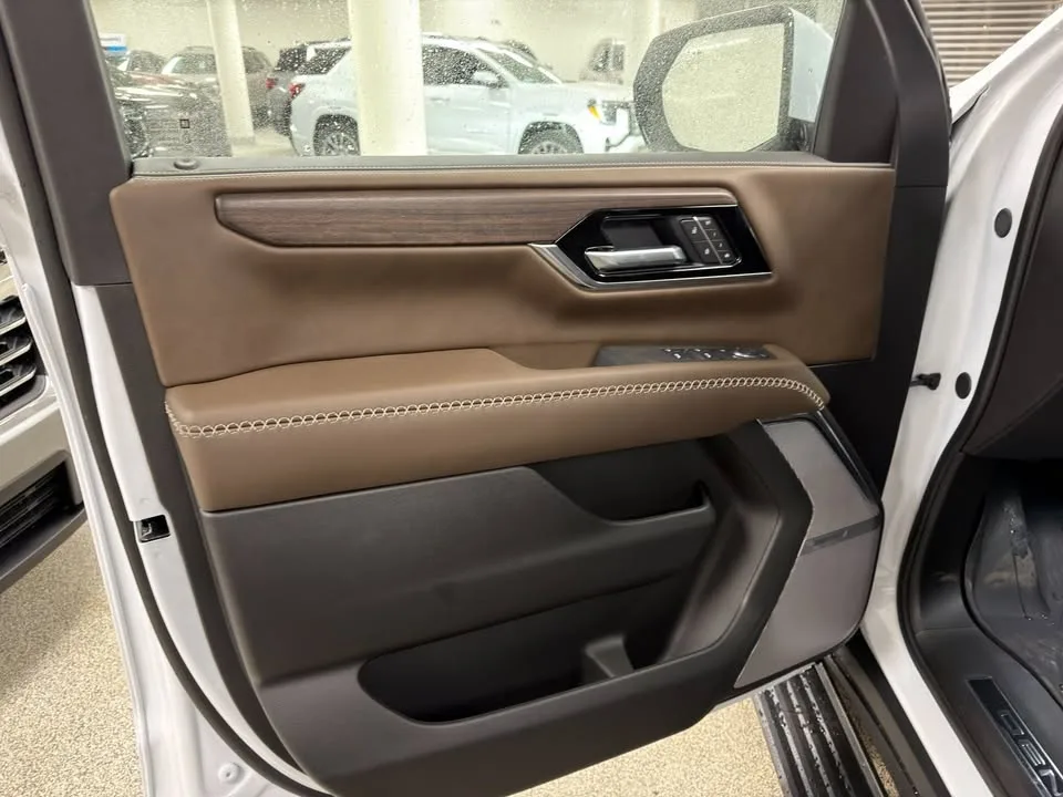 2026 GMC Yukon Denali Ultimate 3.0L Diesel image indicator(7)