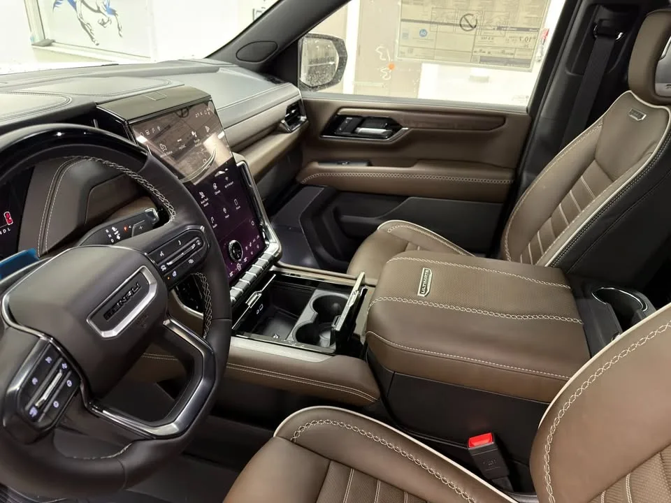 2026 GMC Yukon Denali Ultimate 3.0L Diesel image indicator(8)