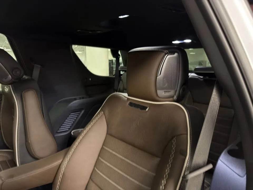 2026 GMC Yukon Denali Ultimate 3.0L Diesel image indicator(10)