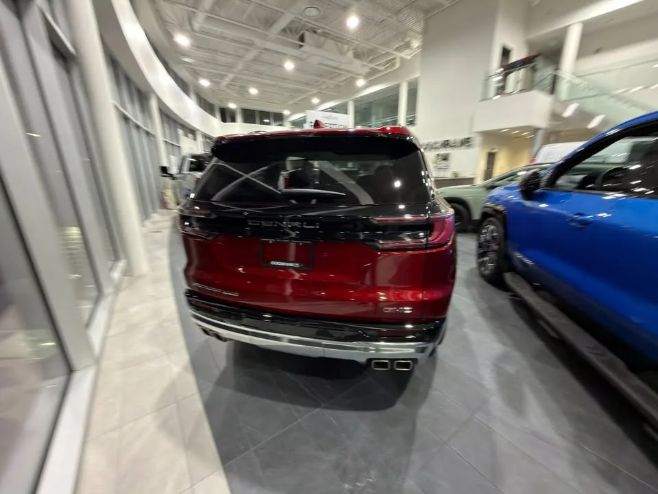 2025 GMC Acadia Denali image indicator(3)