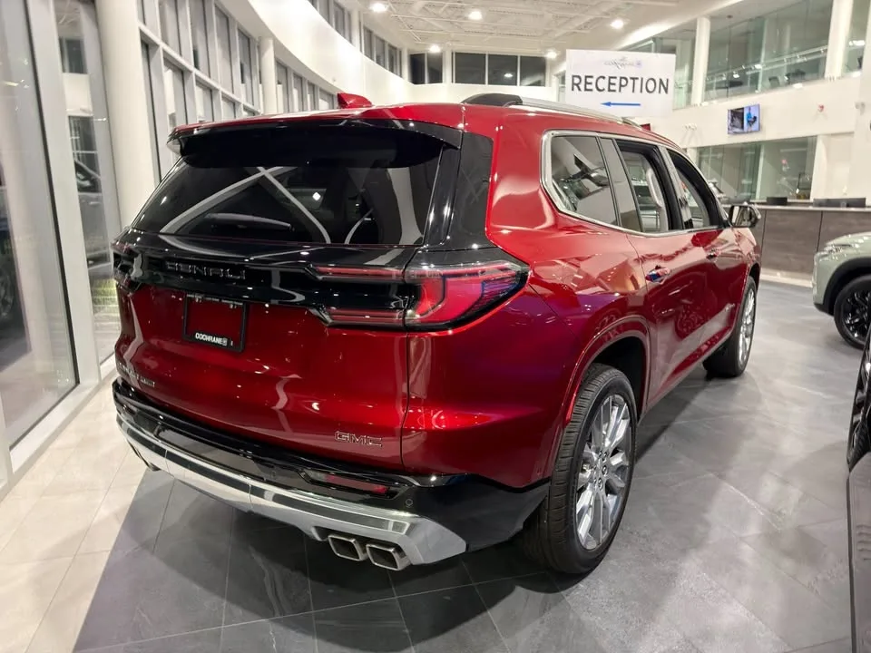 2025 GMC Acadia Denali image indicator(4)