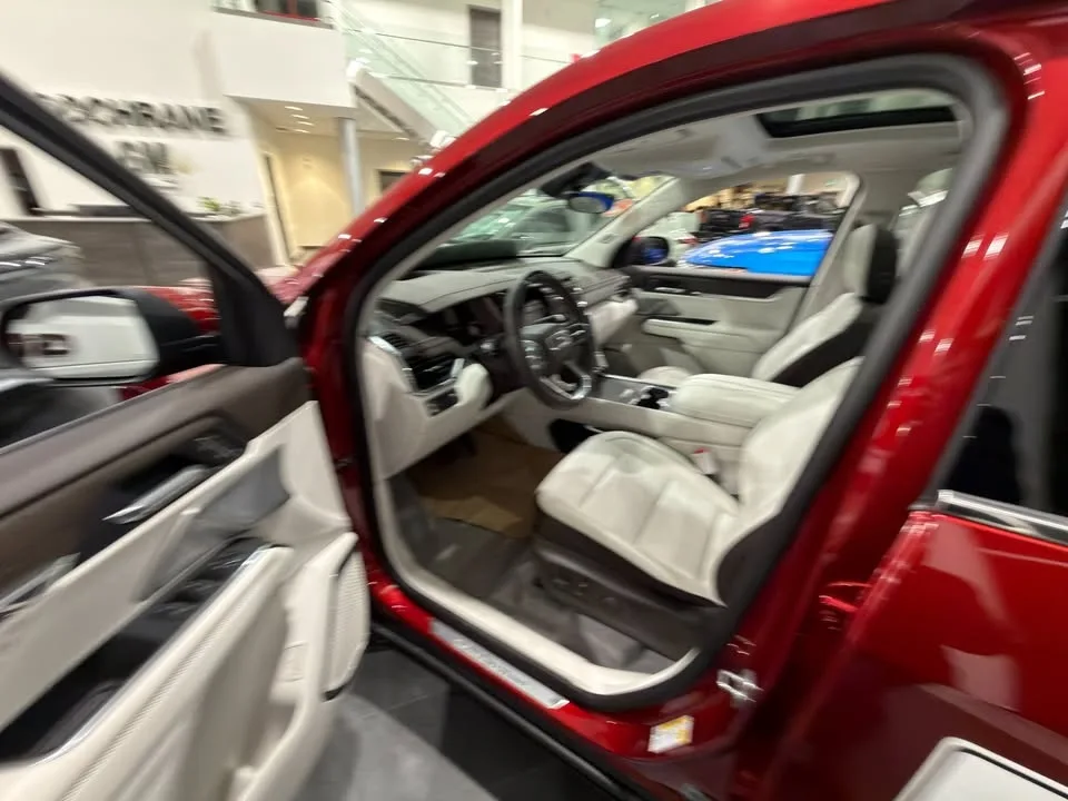 2025 GMC Acadia Denali image indicator(6)