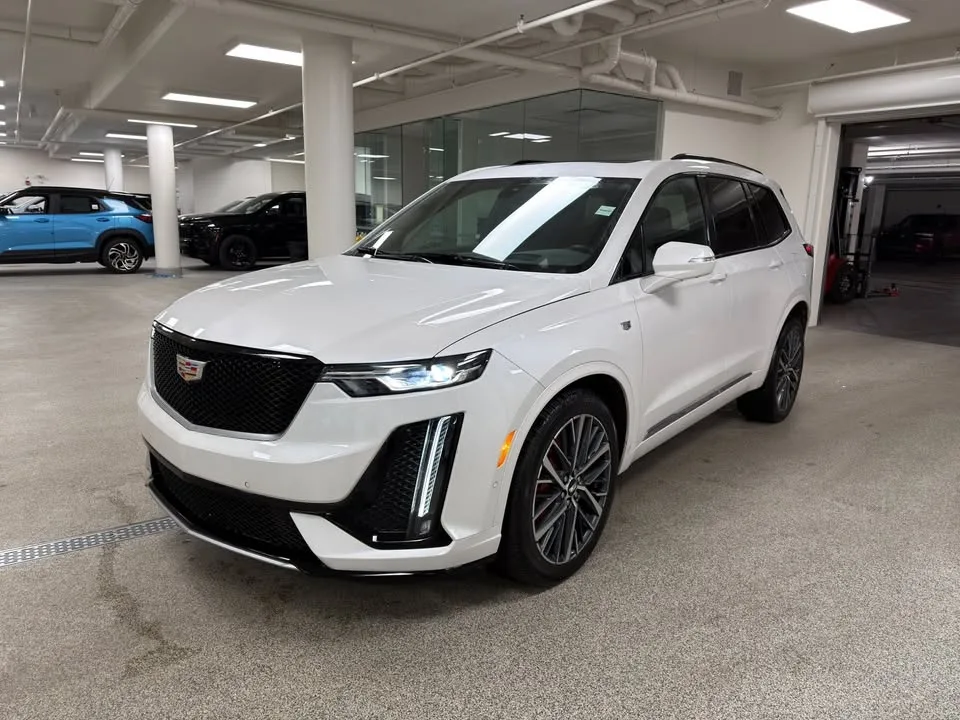 2024 Cadillac XT6 Sport image indicator(3)