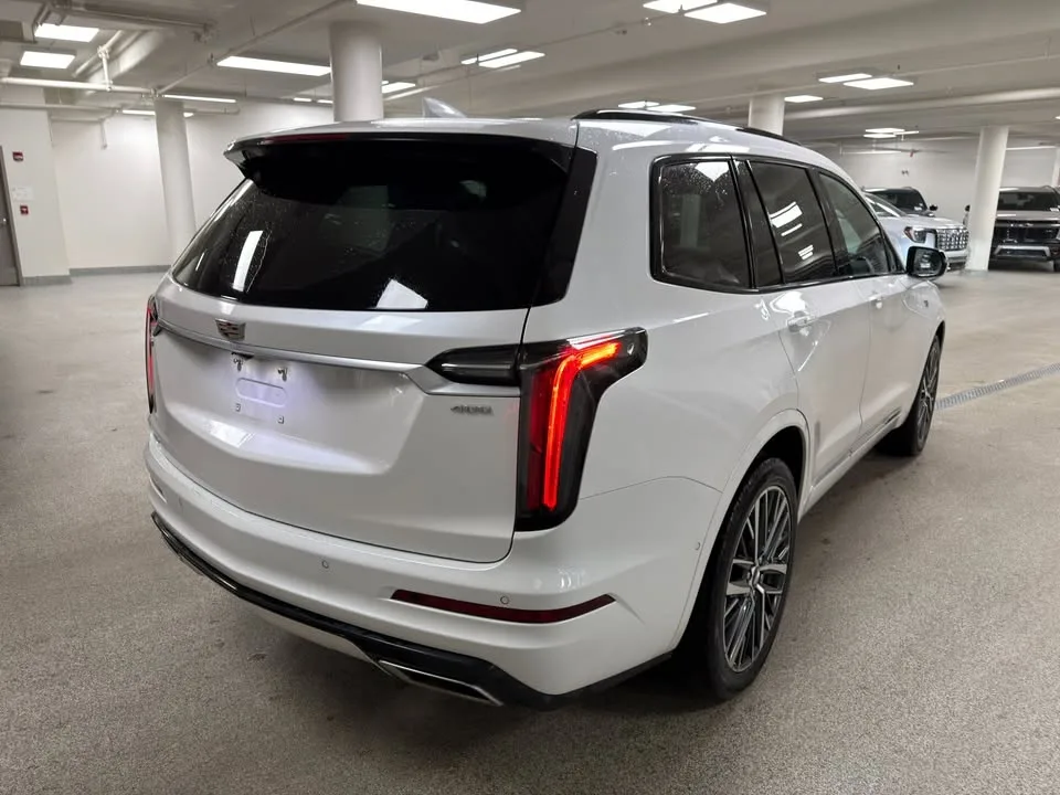 2024 Cadillac XT6 Sport image indicator(5)