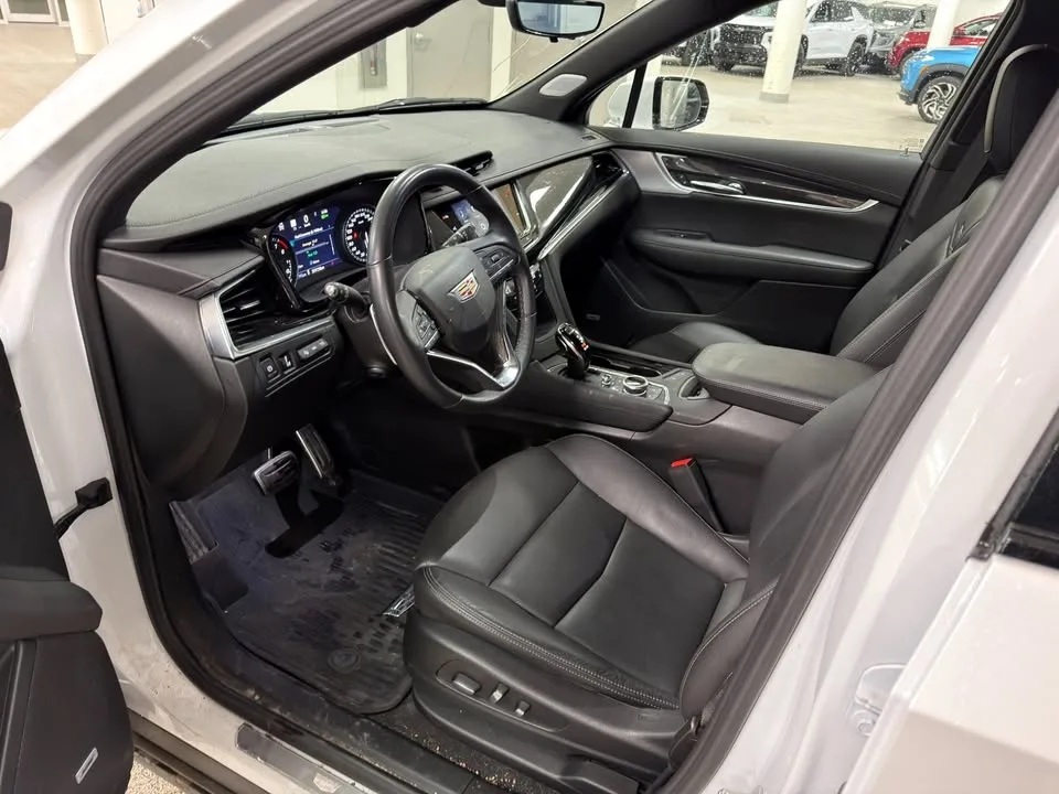 2024 Cadillac XT6 Sport image indicator(6)