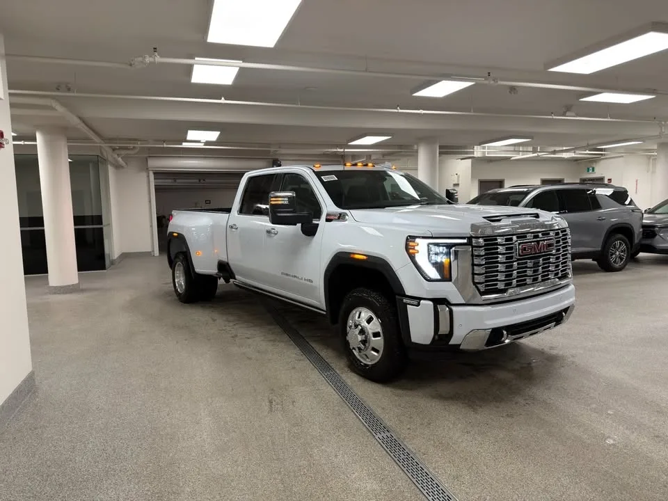 2026 GMC Sierra 3500HD image indicator(2)