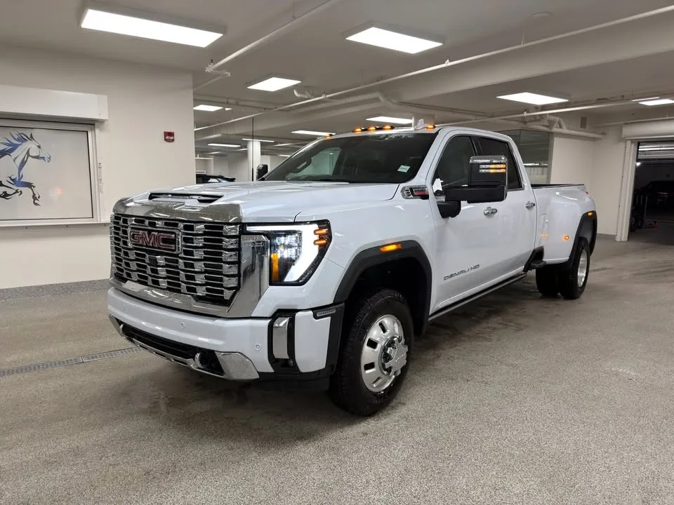2026 GMC Sierra 3500HD image indicator(3)