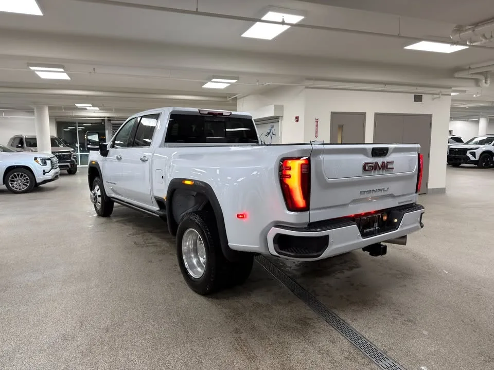 2026 GMC Sierra 3500HD image indicator(4)