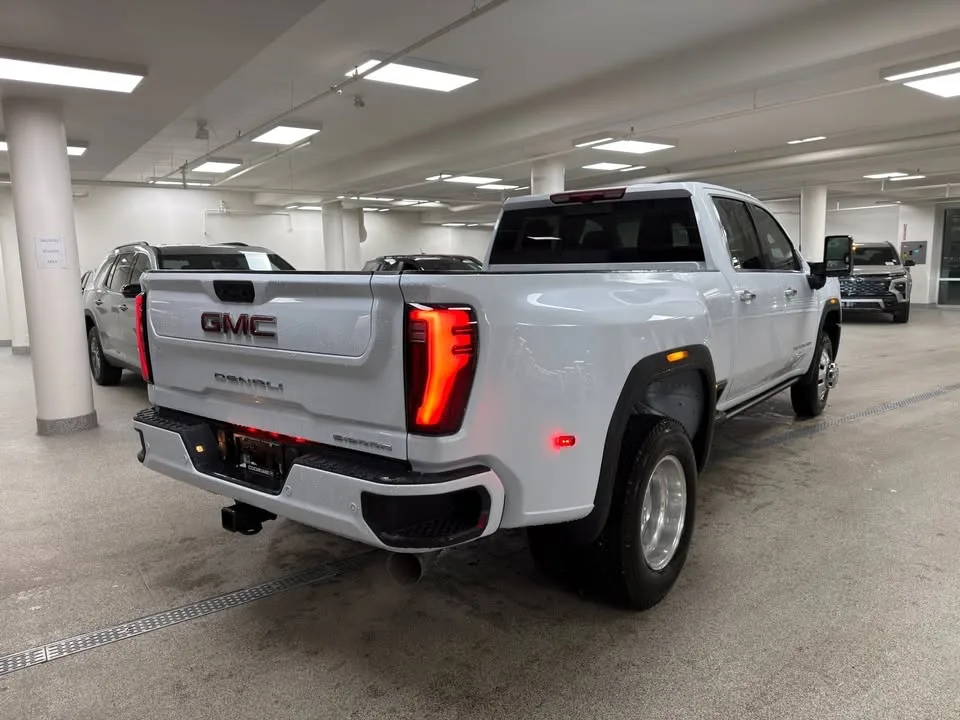 2026 GMC Sierra 3500HD image indicator(5)