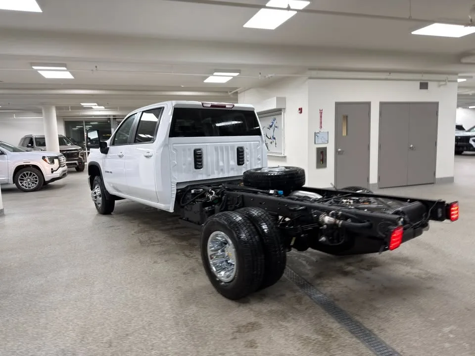2026 Chevrolet Silverado 3500HD Chassis Cab image indicator(4)