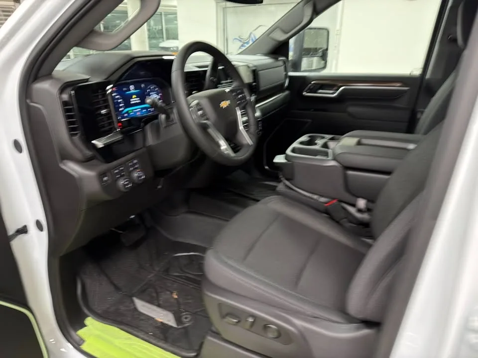 2026 Chevrolet Silverado 3500HD Chassis Cab image indicator(6)