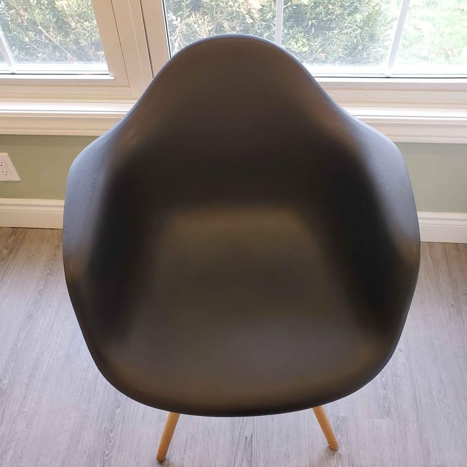 Round Dining Table with 2 Eames-Style Chairs - photo 2