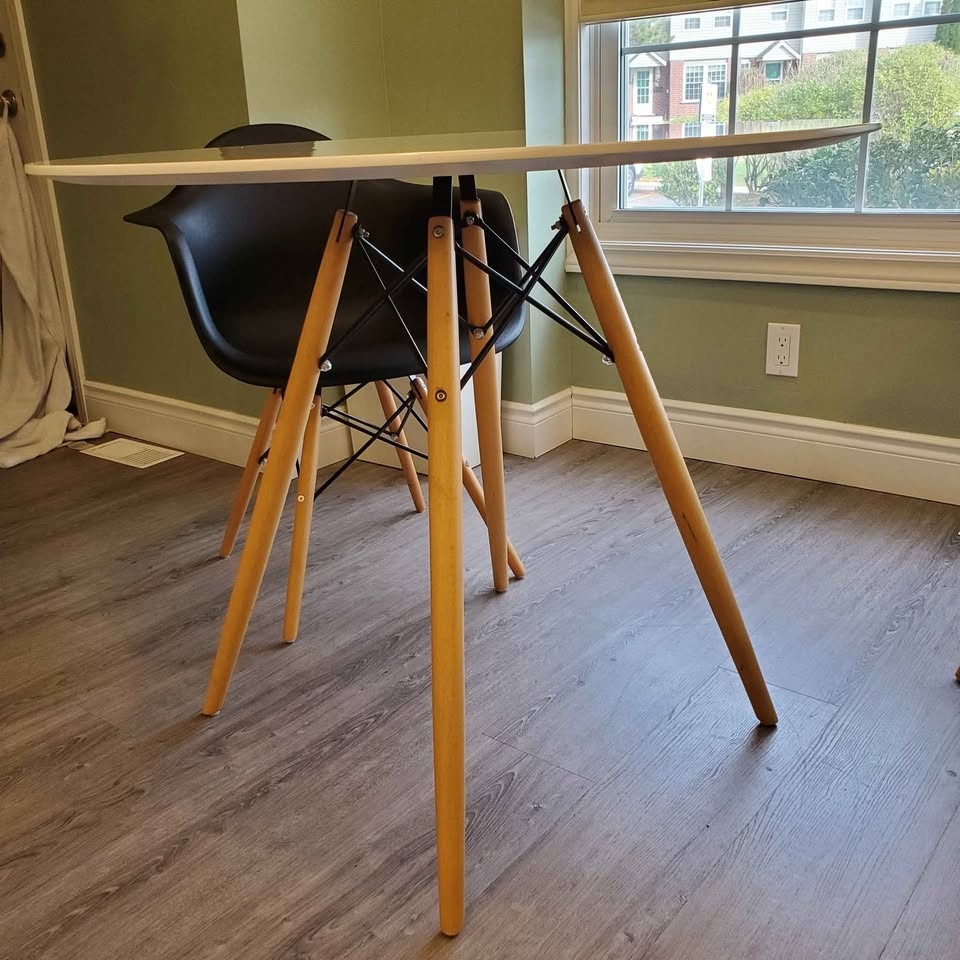 Round Dining Table with 2 Eames-Style Chairs - photo 4