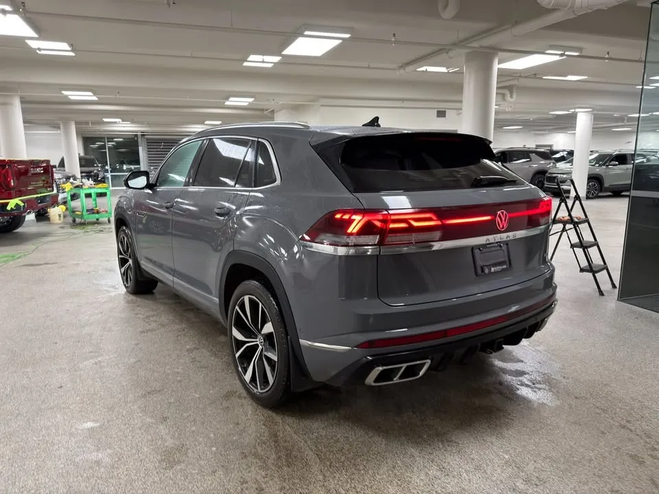2024 Volkswagen Atlas Cross Sport image indicator(4)