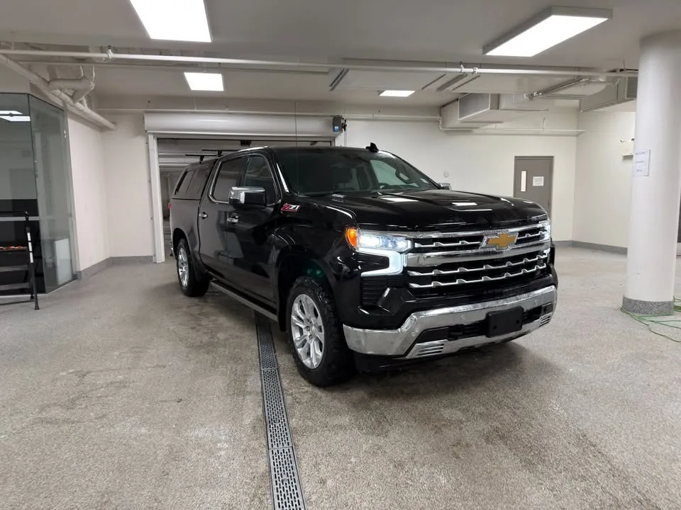 2023 Chevrolet Silverado 1500 image indicator(2)