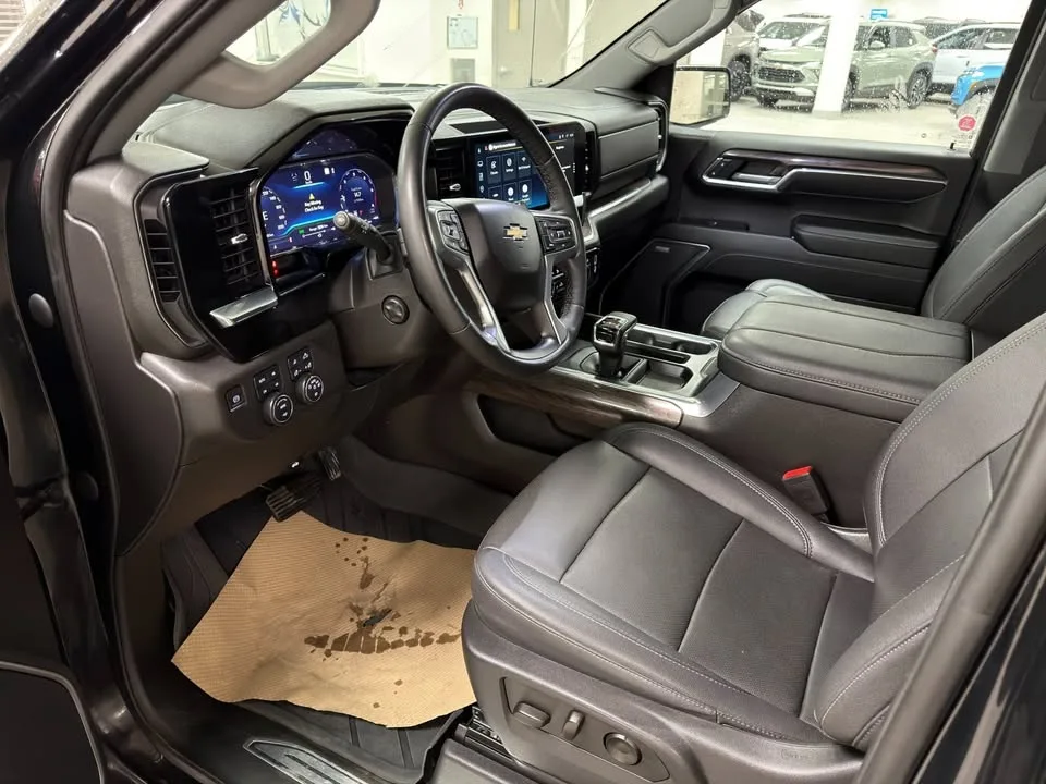 2023 Chevrolet Silverado 1500 image indicator(6)