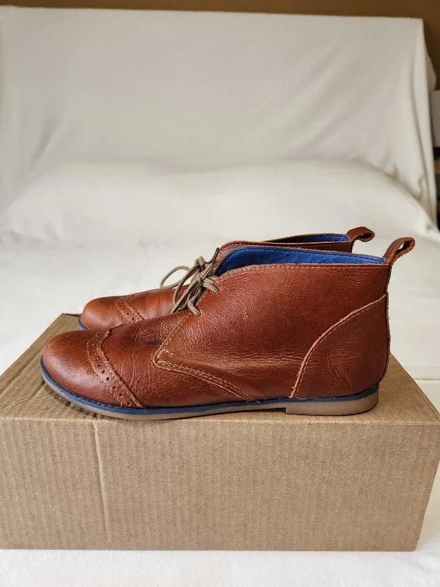 Women's brown leather boots image indicator(4)