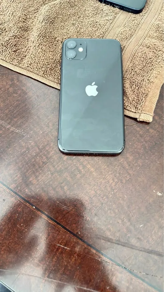 iPhone 11 128GB - 90$