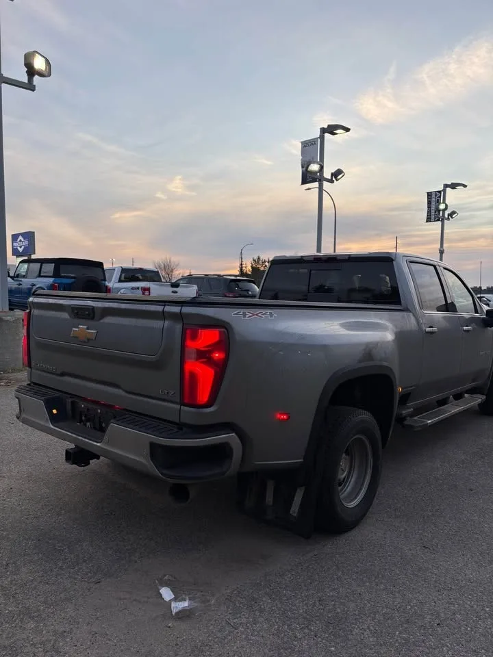 2025 Chevrolet 3500 HD Regular Cab image indicator(3)