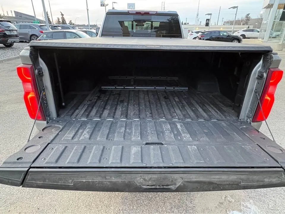 2025 Chevrolet 3500 HD Regular Cab image indicator(7)