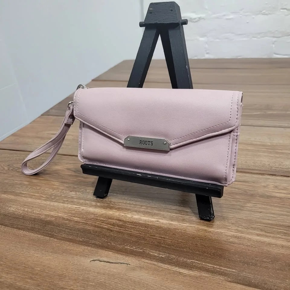Ladies Roots Wallet (Pail Lilac) Reg. No. 10T-0796505