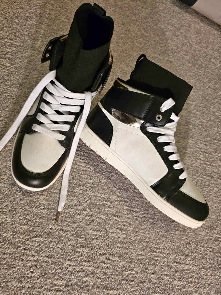 LIKE NEW Black white gold hightop runners/sneakers. Men's size 1