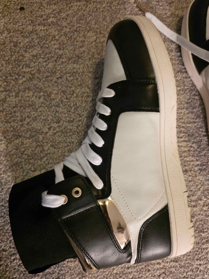 LIKE NEW Black white gold hightop runners/sneakers. Men's size 1 - photo 3