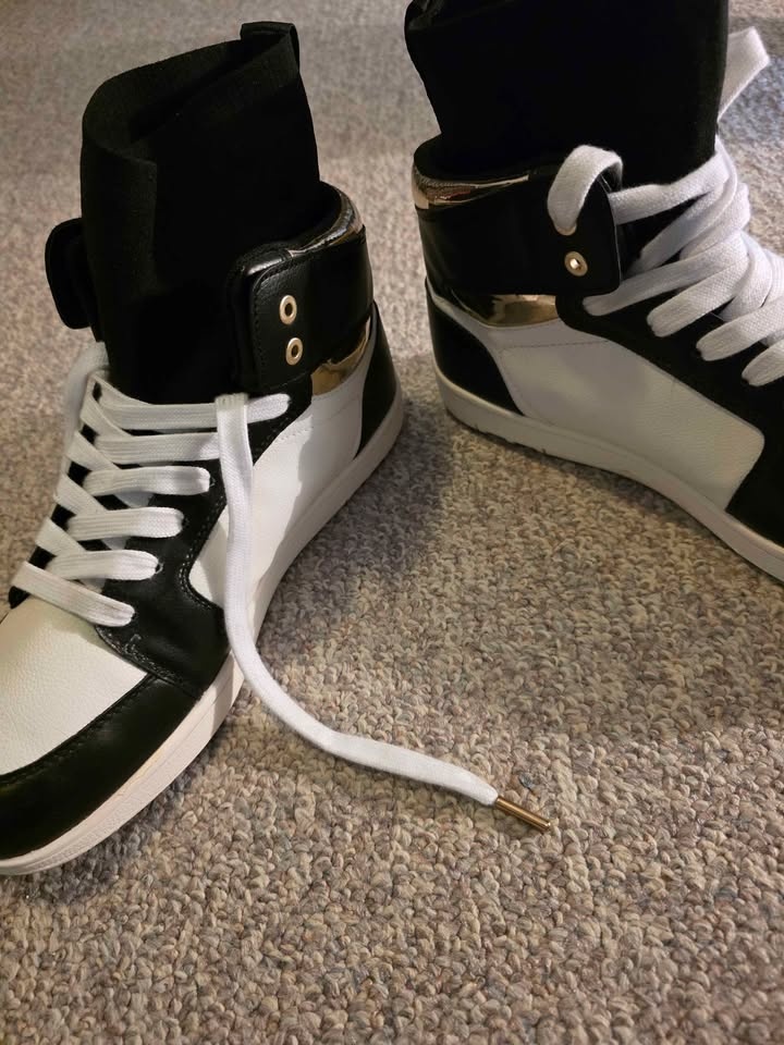LIKE NEW Black white gold hightop runners/sneakers. Men's size 1 - photo 5