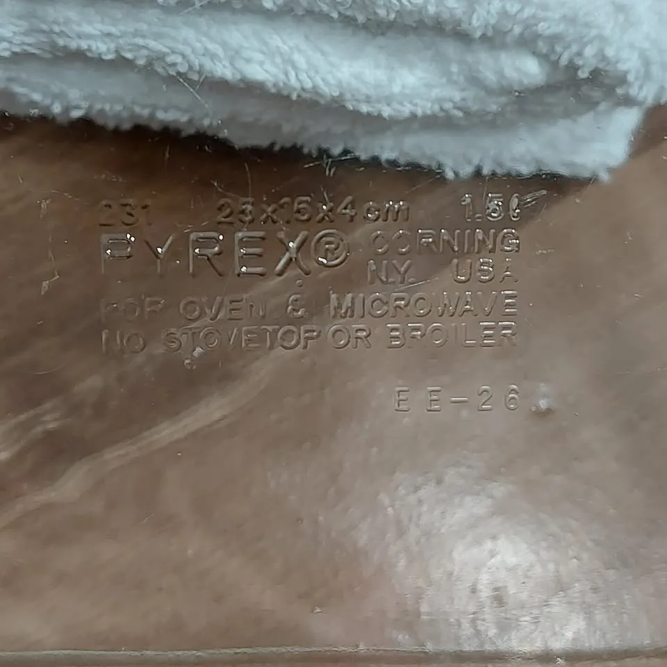 Vintage Pyrex 1.5 Quart Baking Dish 231 image indicator(6)