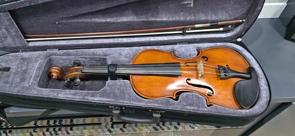 Kato 300 Suzuki Study Violin 4/4