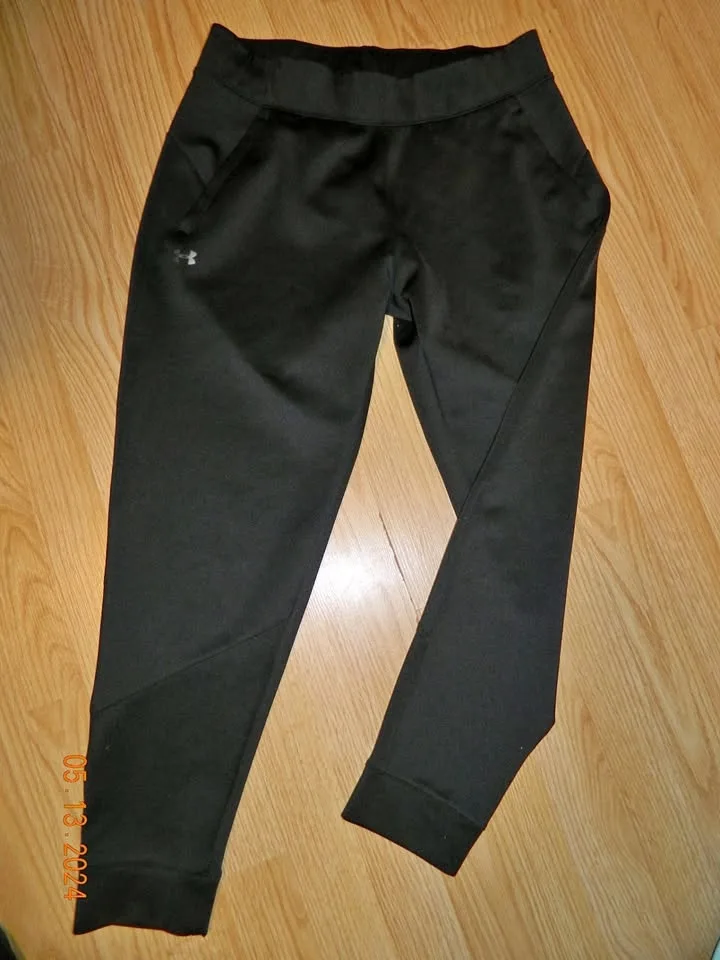WOMENS UNDER ARMOUR TRACK PANT..size M.. LIKE NEW...
