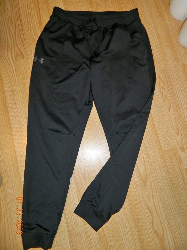 WOMENS(I BELIEVE) UNDER ARMOUR COLD GEAR TRACKS(LOOSE FIT)...SIZ