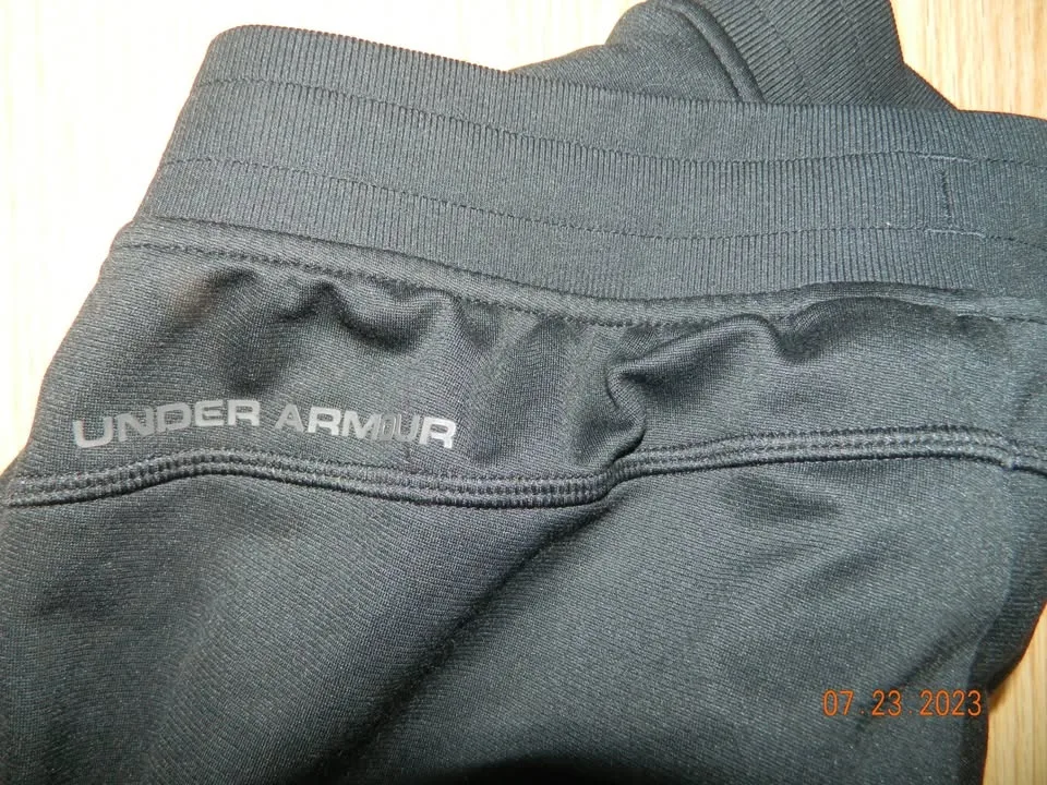 WOMENS(I BELIEVE) UNDER ARMOUR COLD GEAR TRACKS(LOOSE FIT)...SIZ image indicator(2)