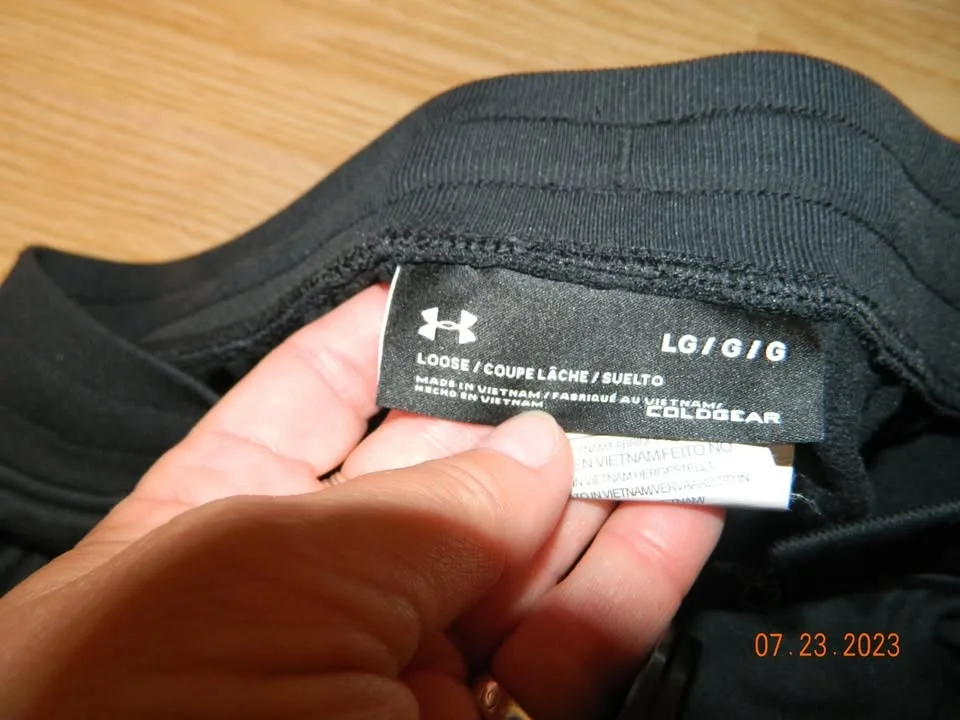 WOMENS(I BELIEVE) UNDER ARMOUR COLD GEAR TRACKS(LOOSE FIT)...SIZ image indicator(3)