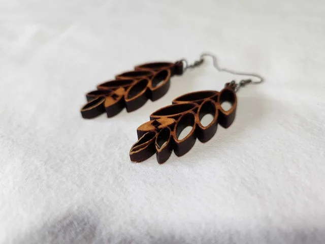 Wooden Leaf Earrings image indicator(2)