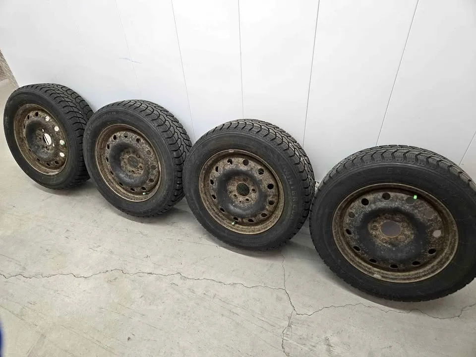 Extreme Grip Winter Tires- 215/60R16