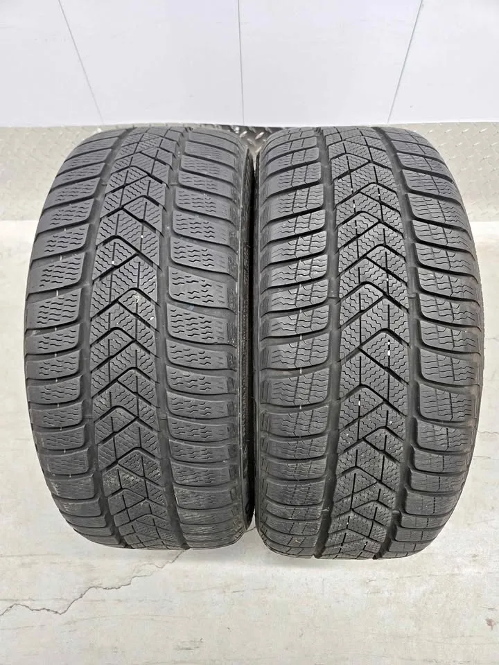 Pirelli Sottozero Winter Tires- 225/40R18