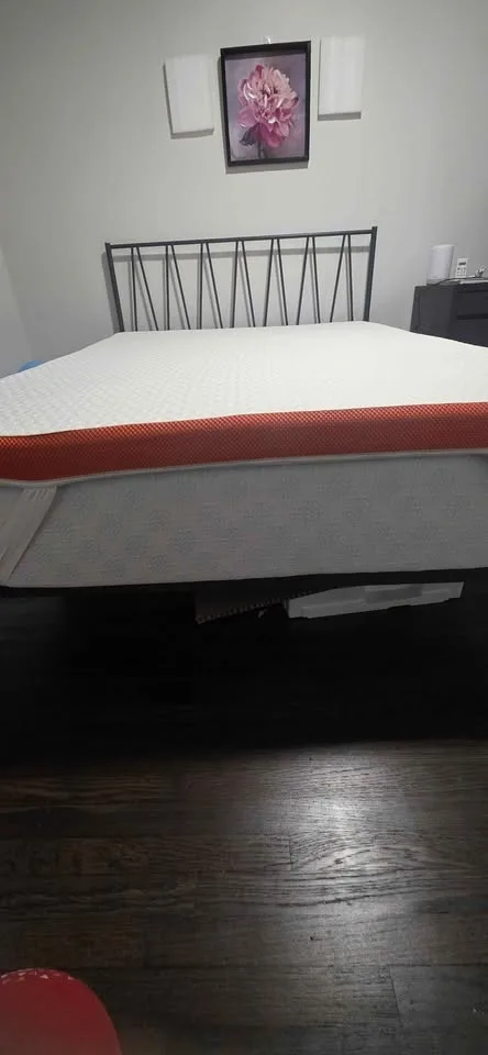 URGENT SALE 10" Cooling gel memory foam mattress image indicator(4)