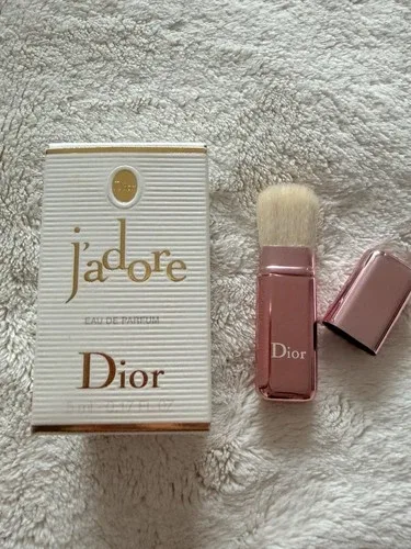 Dior Pink Brush With Metal Cover In Bag-VIP Gift From Dior Beaut image indicator(2)