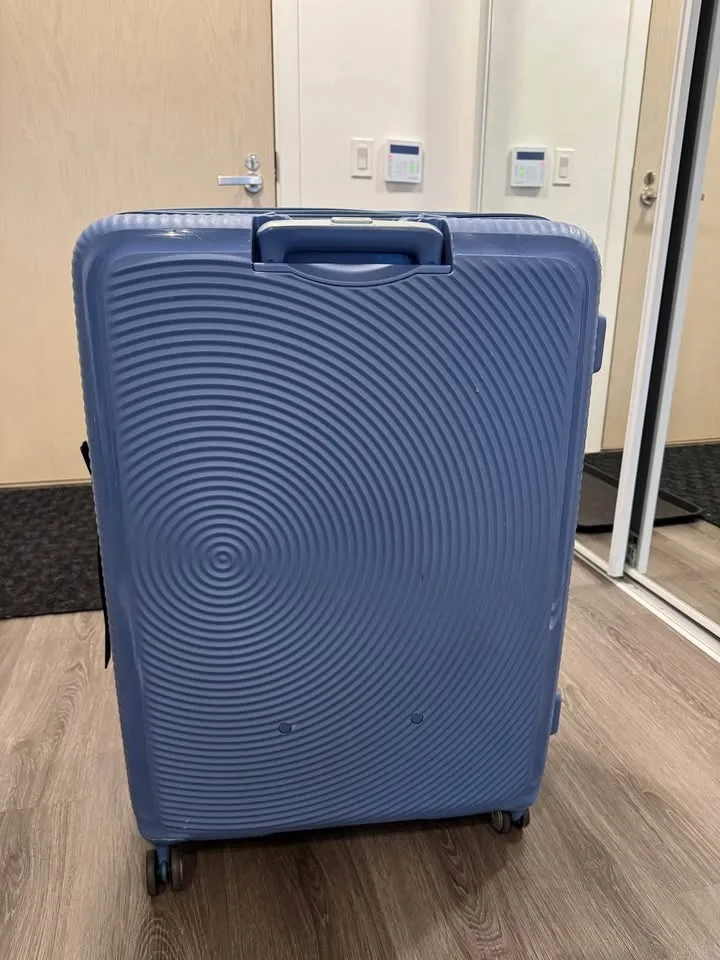 American Tourister Curio Spinner Large (Read description) image indicator(2)