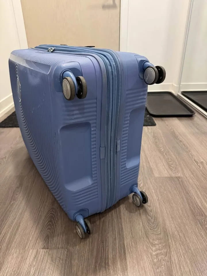 American Tourister Curio Spinner Large (Read description) image indicator(6)