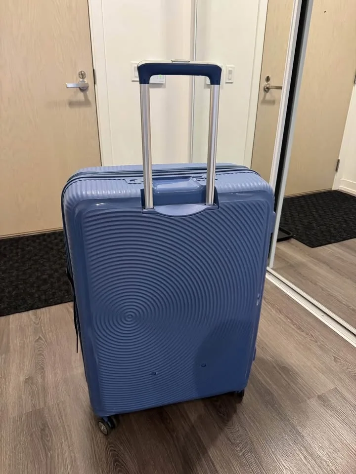 American Tourister Curio Spinner Large (Read description) image indicator(8)